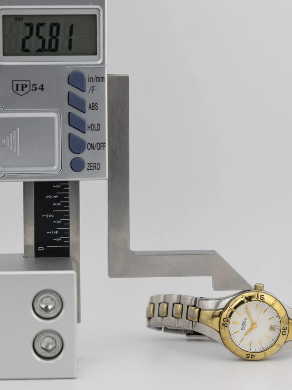 Fossil details watch normal